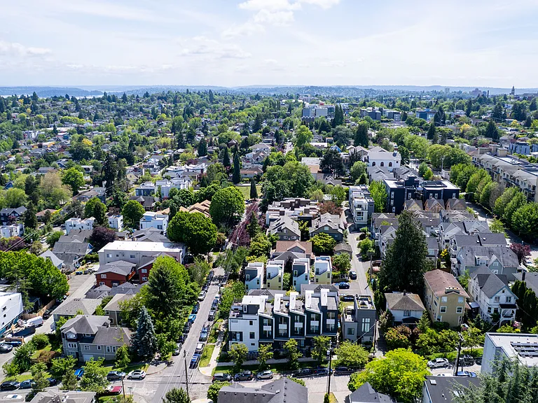 2327 E Denny Way — Photo 39