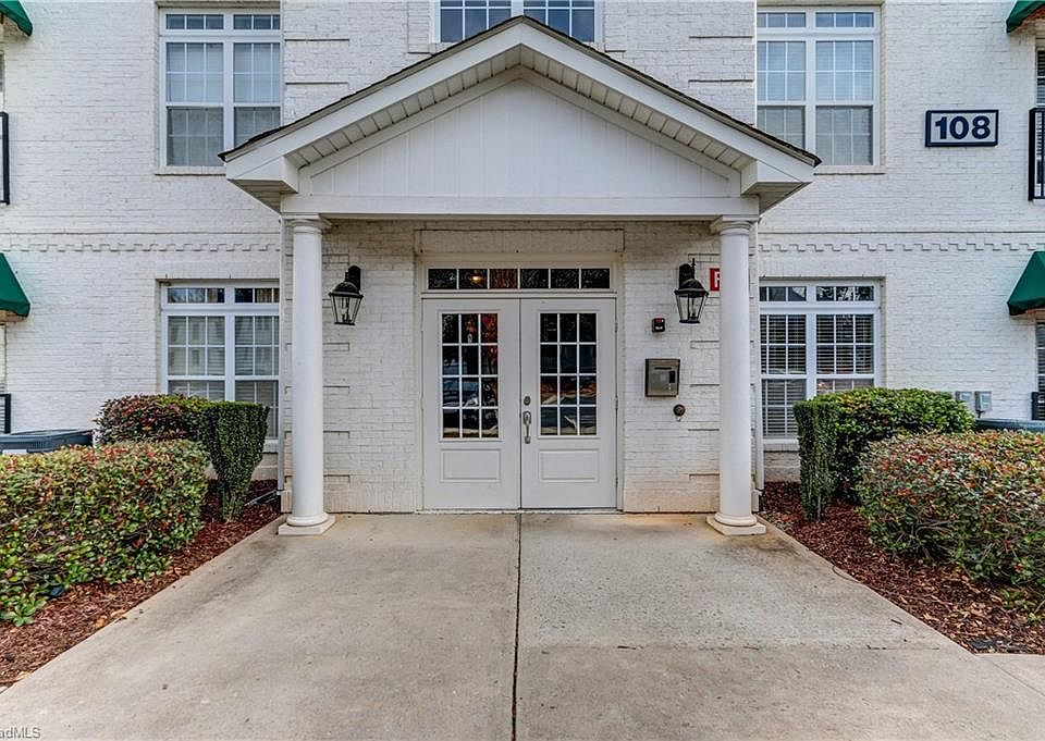 1st image of 108-104 Sunset Cir