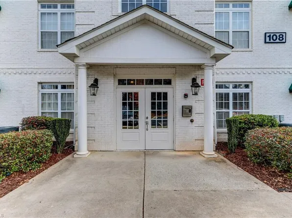 108-104 Sunset Cir, Greensboro, NC 27408
