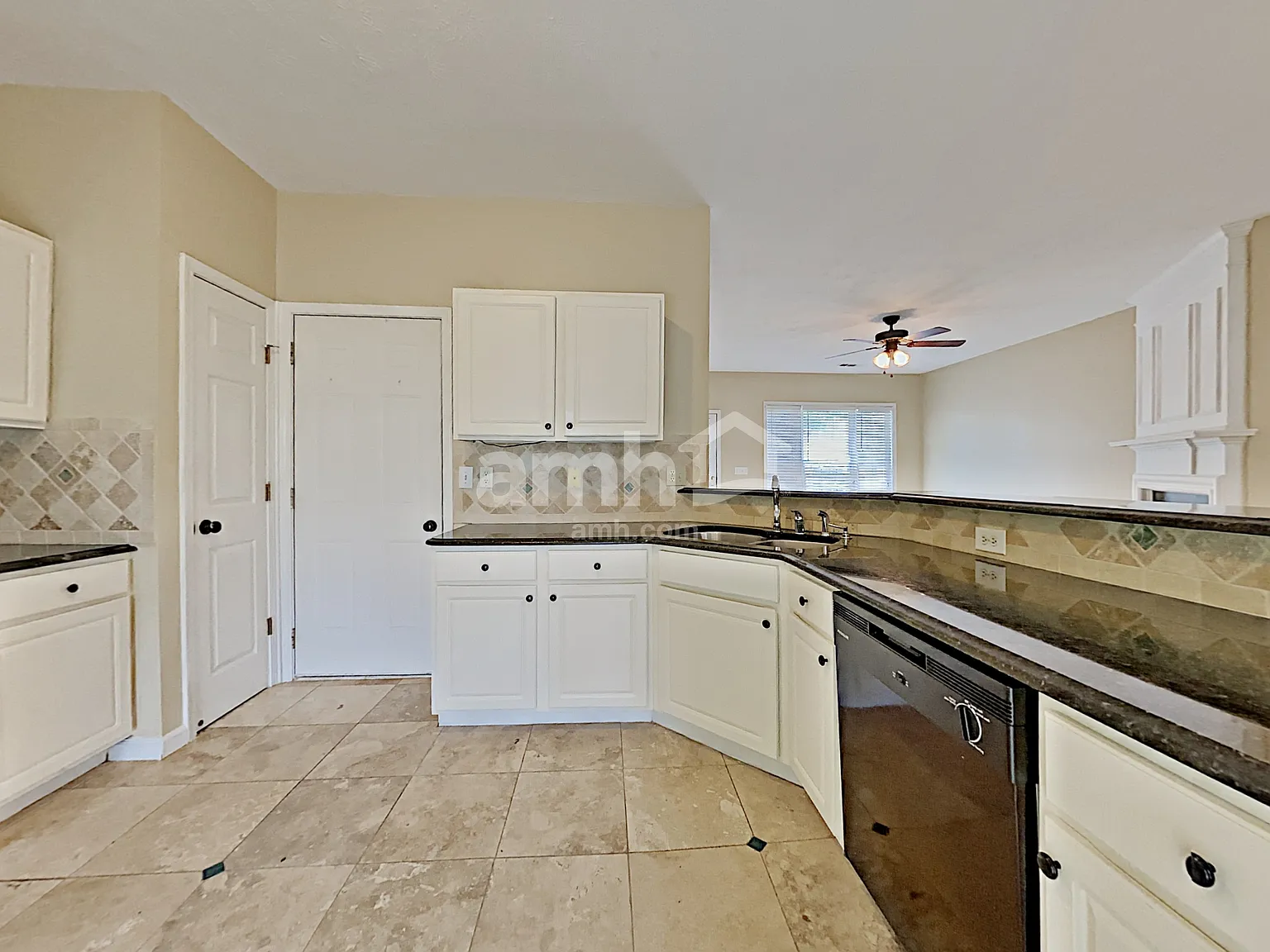 3 bed, 2.5 bath, 1436 sqft, $2,160 — Photo 3