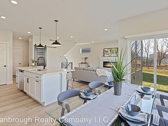 5th image of 905 Lincoln Way