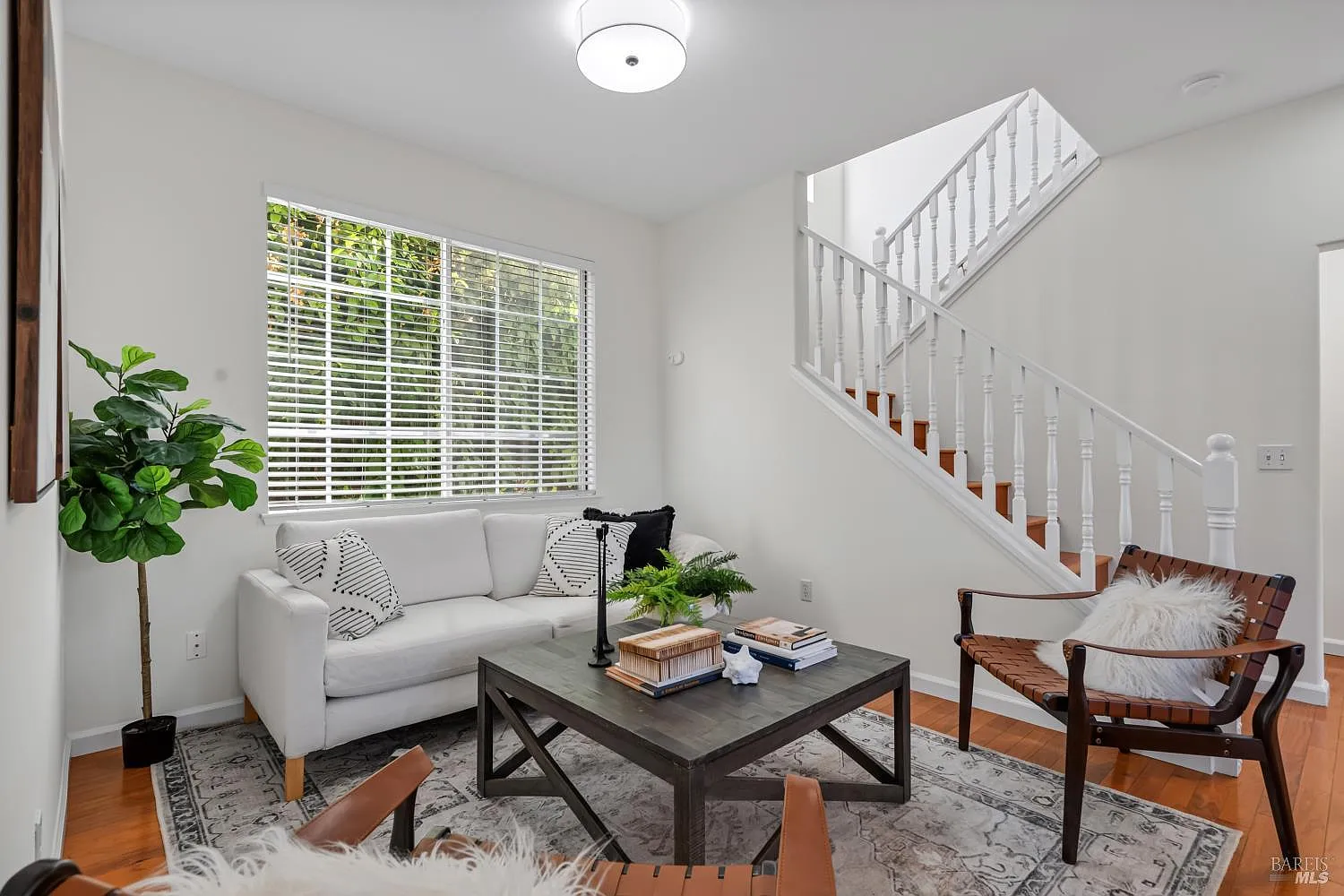 1073 Warren Drive - Photo 7