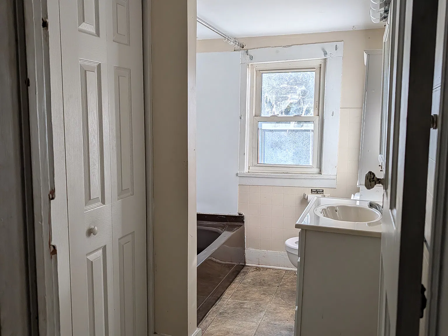 209 E Washington St — Photo 1