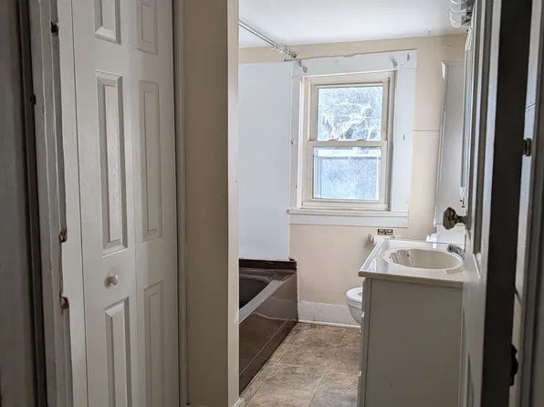 209 E Washington St #1, Ashland, OH 44805