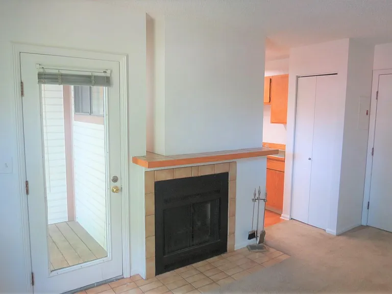 2156 Grove Cir W #5 — Photo 6