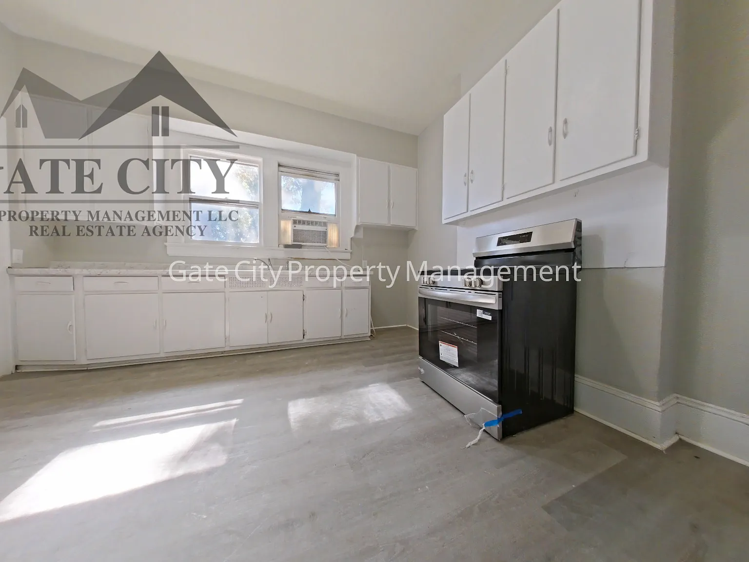 2 bed, 1.5 bath, 10 sqft, $1,000 — Photo 2