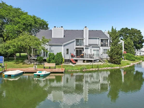 8334 South Tuckaway Shores DRIVE, Franklin, WI 53132