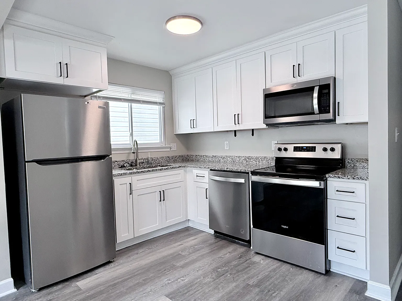 3 bed, 941 sqft, $1,800 — Photo 2