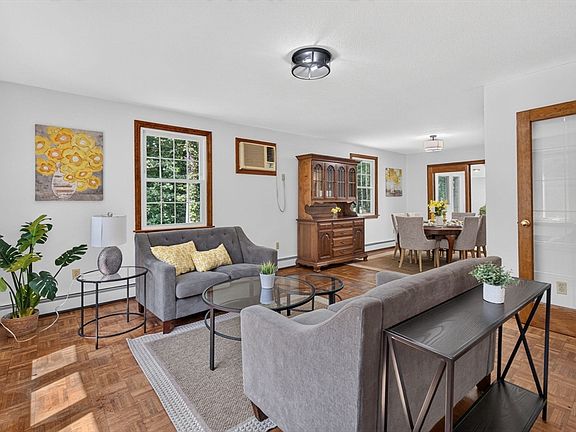 4th image of 373 Raleigh Tavern Ln