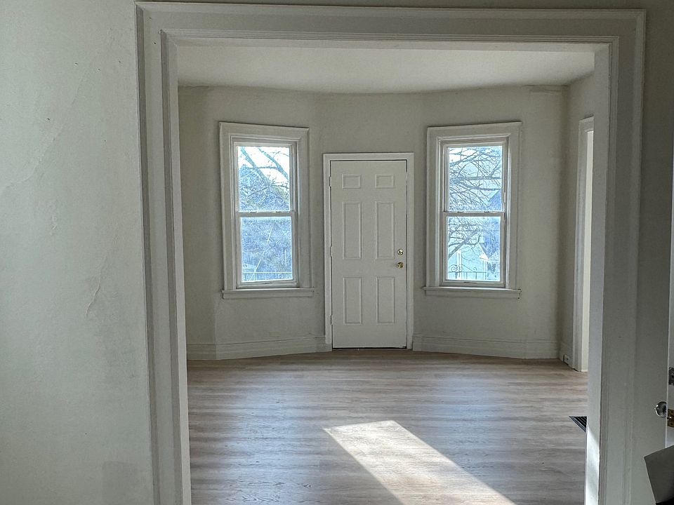 1st image of 387 Dearborn St #B