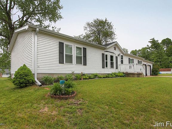3rd image of 9834 Clearwater Dr