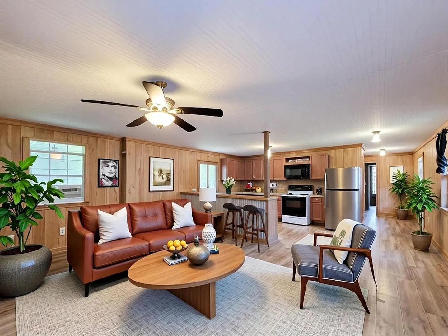 Experience the perfect blend of space, comfort, and country living with this charming 3-bedroom, ... — Photo 2