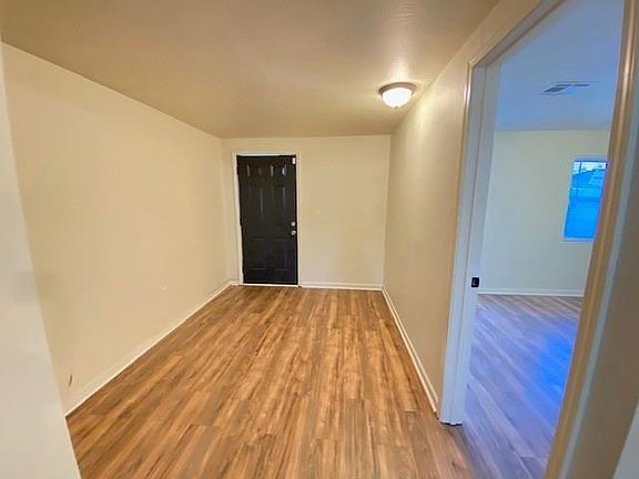 5th image of 2905 Earl Dr