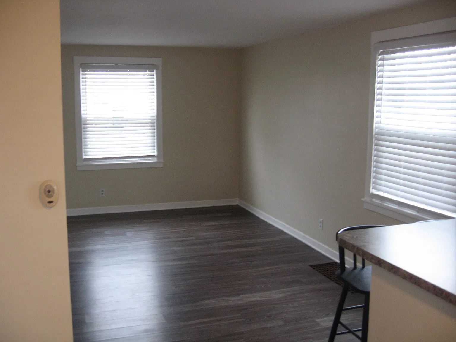 2 bed, 900 sqft, $1,200 — Photo 3