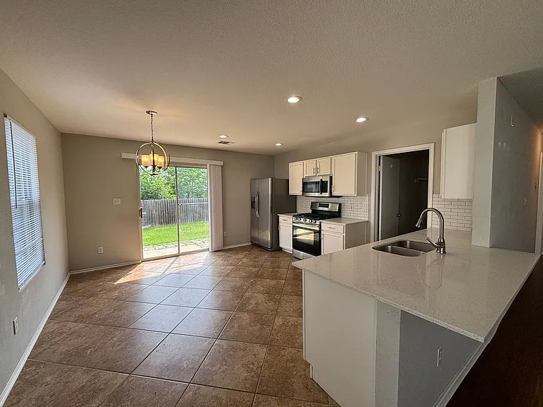 800 Riverway Ln — Photo 24