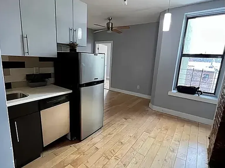 397 Chauncey St #3R — Photo 2