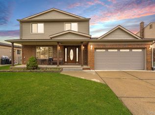 37641 Hacker Dr, Sterling Heights, MI 48310