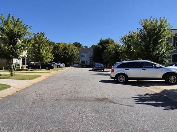 Exterior Neighborhood (street photo)