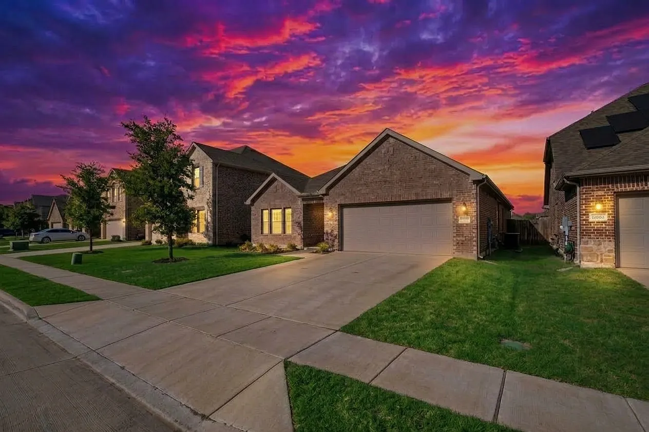 4 bed, 1926 sqft, $2,250 — Photo 1
