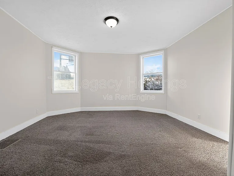 388 Broaddus Ave #B — Photo 9