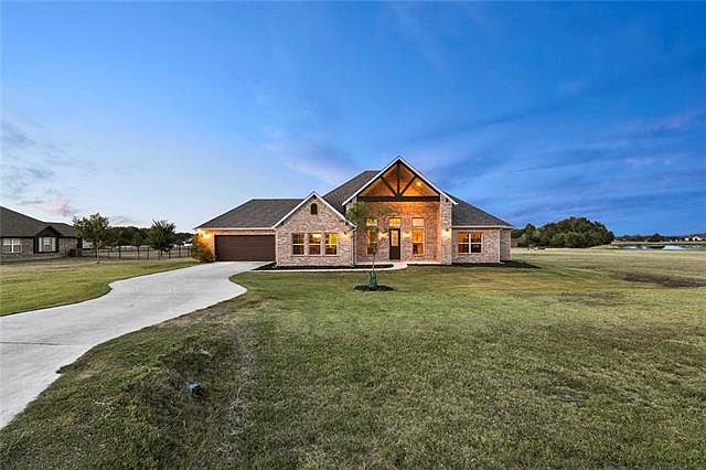 1st image of 915 Cypress Point Dr