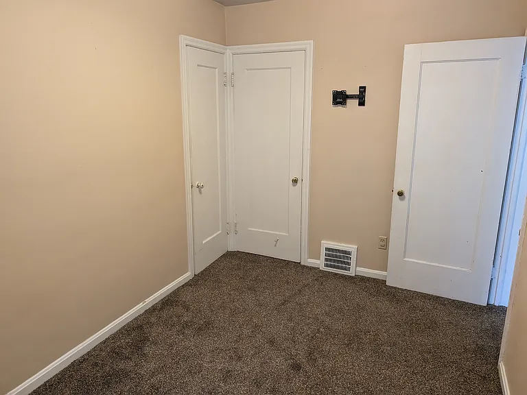 316 E Erie St — Photo 5