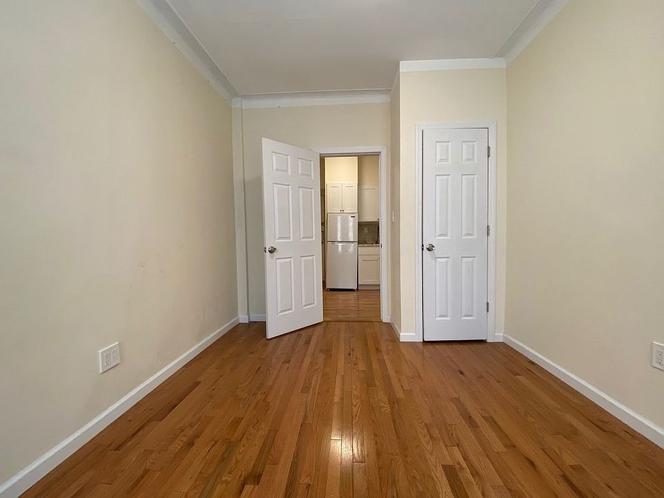 1st image of 41-26 Crescent St #4