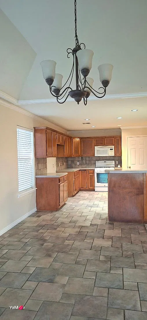 3 bed, 2273 sqft, $2,125 — Photo 2