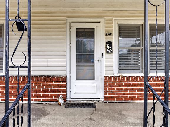 5th image of 240 E Indiana Ave