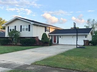 21W631 Kensington Rd, Glen Ellyn, IL 60137