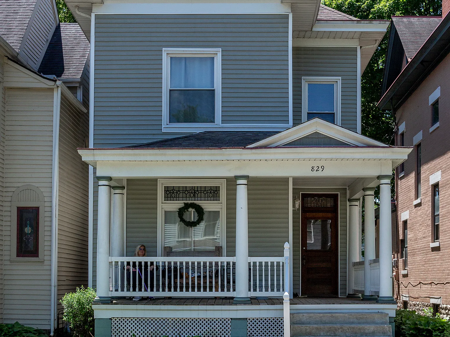 2 bed, 950 sqft, $1,600 — Photo 2