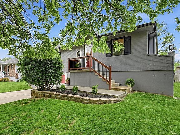 3rd image of 1128 NE Westwind Dr