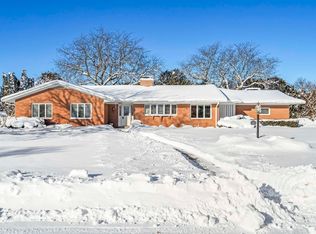 989 Indian Rdg, Dubuque, IA 52003