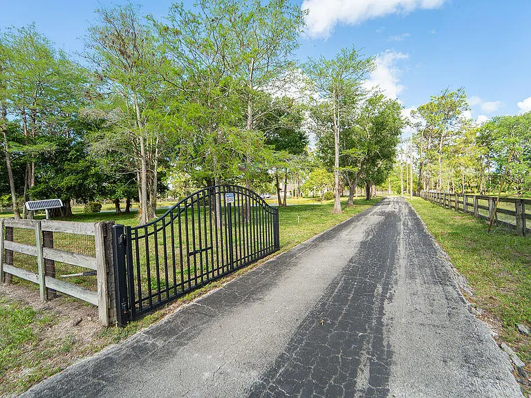 5562 Reynolds Rd — Photo 35
