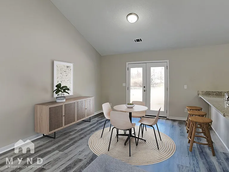 215 Shamrock Way — Photo 3