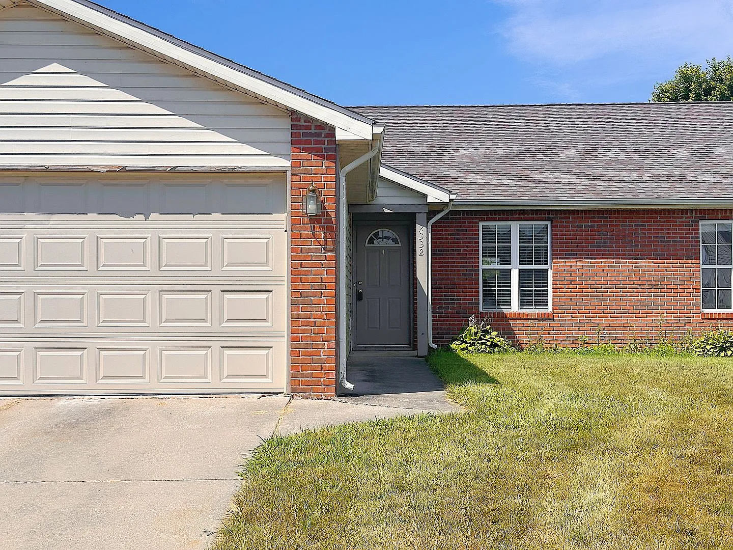 Spacious 3-Bedroom, 2-Bath with 2-Car Attached Garage! — Photo 1