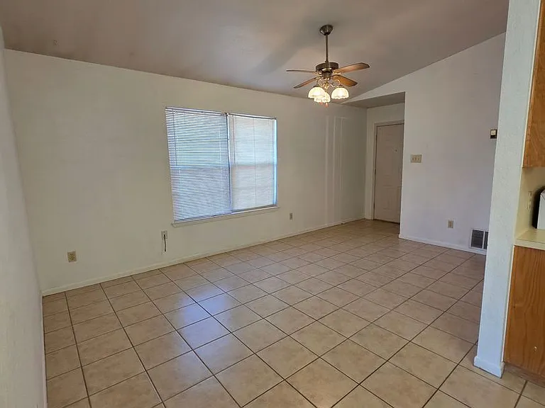 1703 Taylor St — Photo 7