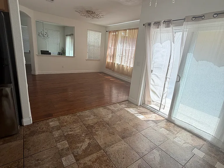 49182 Violet Ter — Photo 2