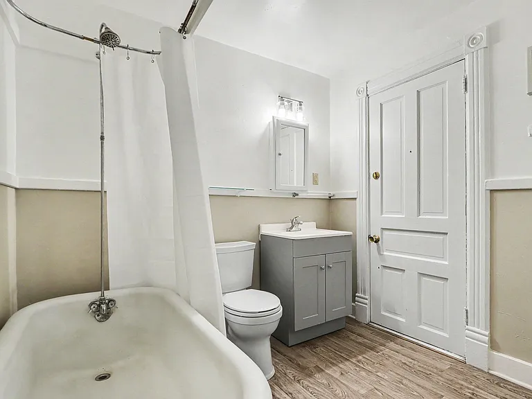 118 W Walnut St #2 — Photo 7