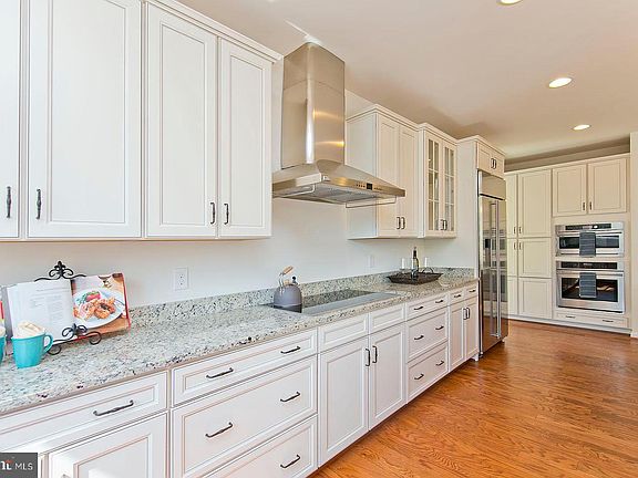 3rd image of 106 Hanoverian Ct