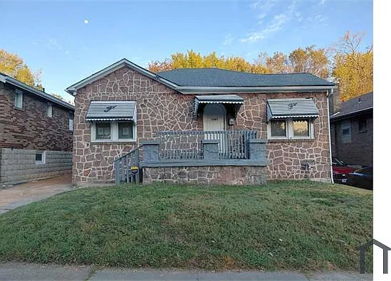 3 bed, 832 sqft, $1,300 — Photo 3