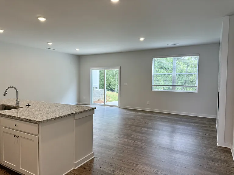 1004 Sutherland Ln #1 — Photo 2
