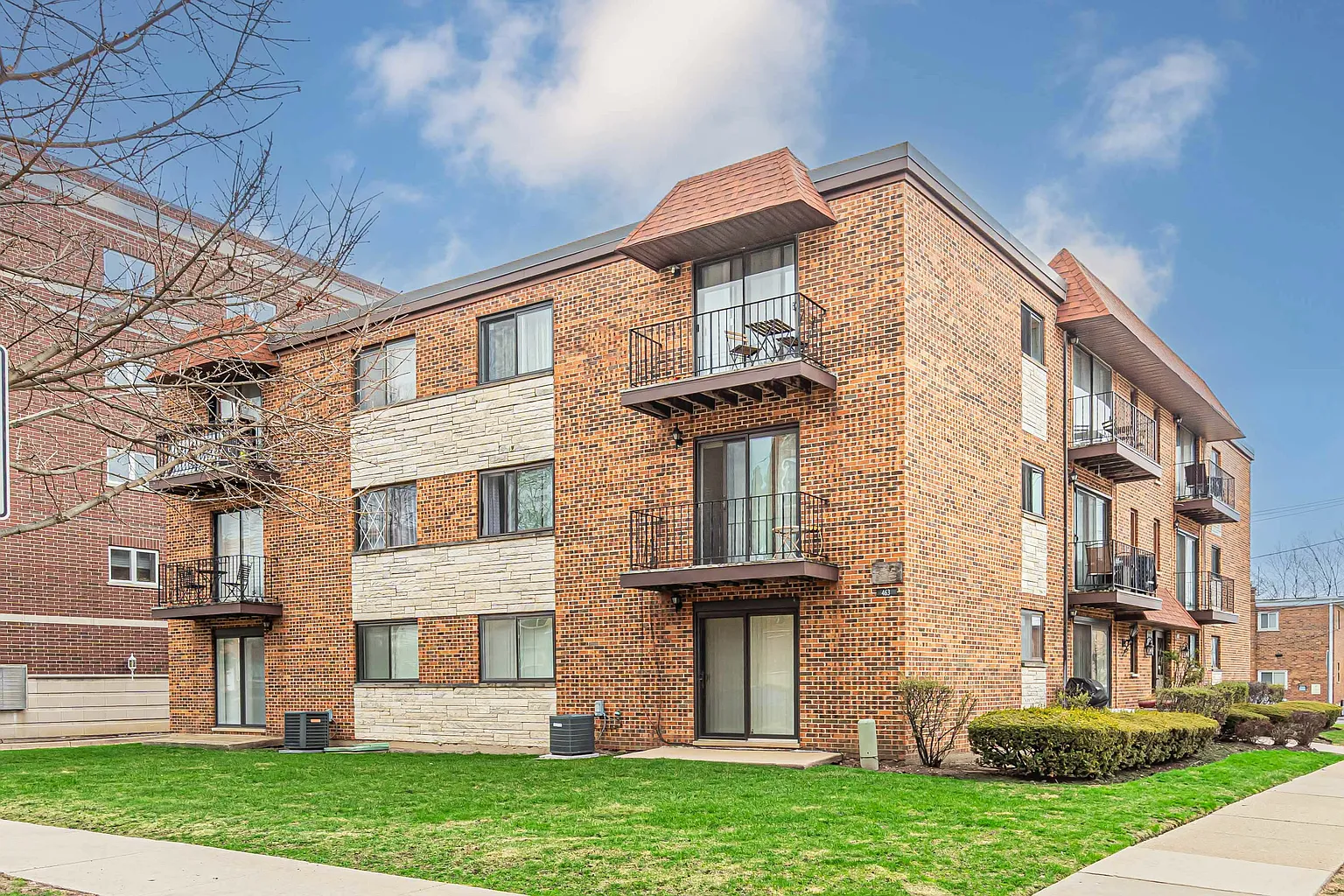 463 Alles St APT 3B photo 1