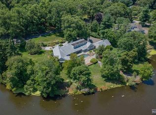 945 Loch Rd, Franklin Lakes, NJ 07417