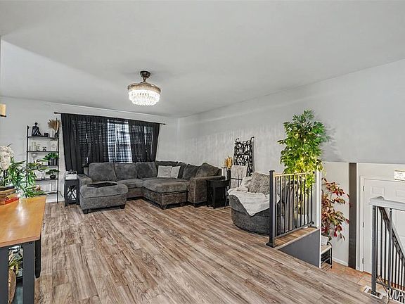 5th image of 112 Sutters Mill Rd
