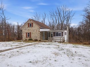 50 Calvins Ln, Mertztown, PA 19539