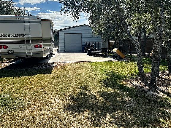 4th image of 201 Traylor Ave