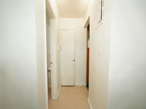 51-33 Goldsmith Street image 7 of 8