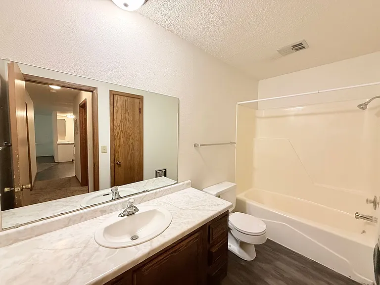 2505 — Photo 2