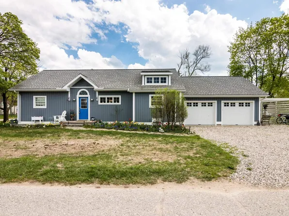 203 W 2nd St, Elk Rapids, MI 49629